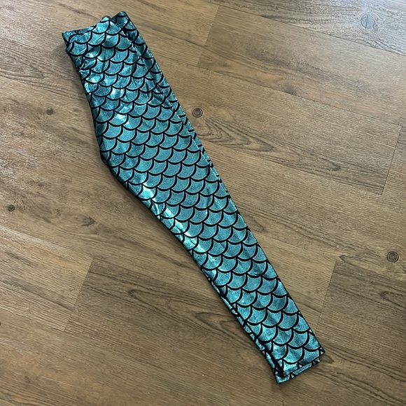 Blackmilk Clothing Mermaid Leggings - Picture 3 of 8